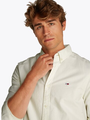 Tommy Jeans Regular fit Srajca | bela barva
