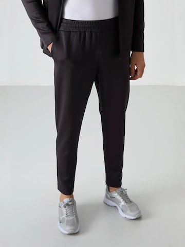 Tommy Life - Fato de desporto em cinzento