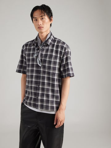 HOLLISTER Comfort Fit Πουκάμισο 'MALLCORE' σε μαύρο: μπροστά