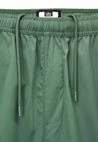 Weekend Offender Regular Cargohose in Grün
