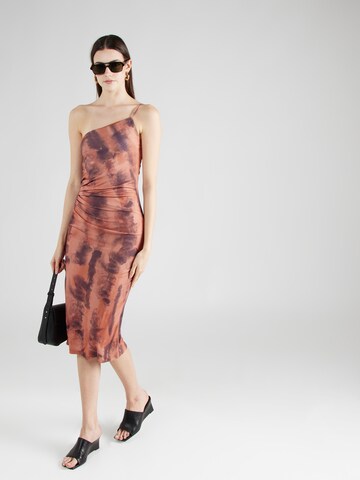 Robe de cocktail Trendyol en marron