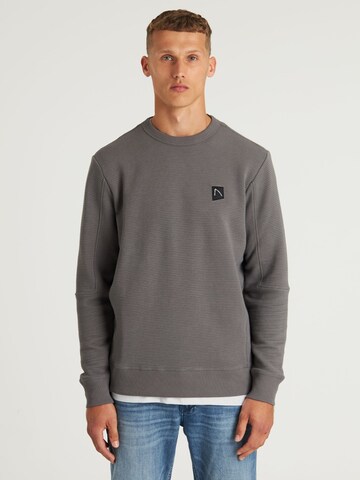 Pull-over CHASIN' en gris : devant