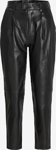 JJXX Tapered Pleat-Front Pants 'Addie' in Black: front