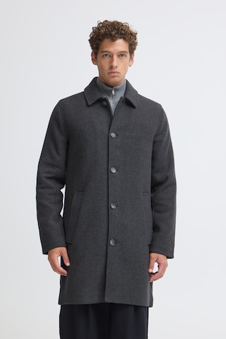 Casual Friday - Abrigo de entretiempo 'CFEzequiel' en gris: frente