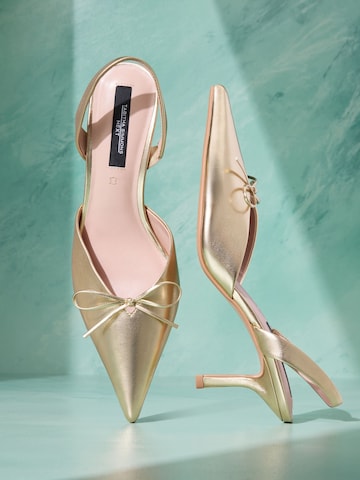 Décolleté sling 'Tabitha Simmons x Next Faylina' di Next in oro