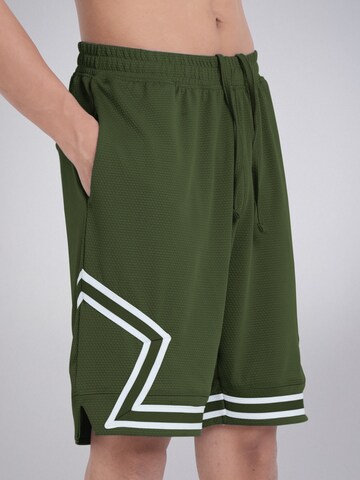 PANTONECLO - Bermudas 'Pantoneclo Men’s Gym Shorts with Side Gaset' en verde