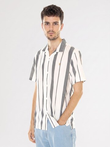 FARAH Comfort fit Button Up Shirt 'Adler' in White