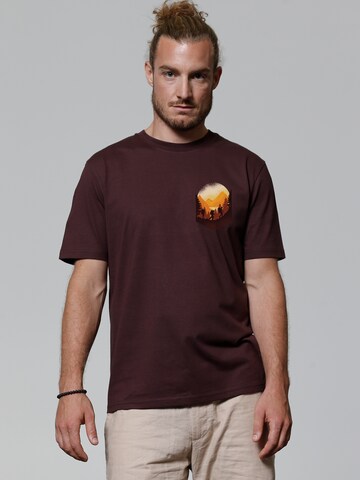 T-Shirt 'Hiking in the mountains' Watapparel en rouge : devant