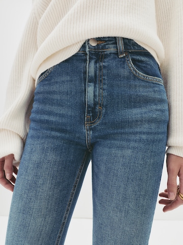 Pull&Bear Flared Jeans i blå