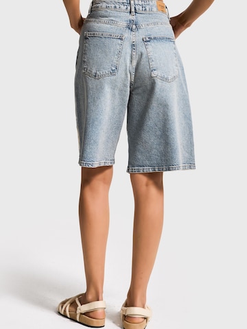 IT'S BASIC Regular Jeans 'BERMUDA DENIM SHORT' in Blauw