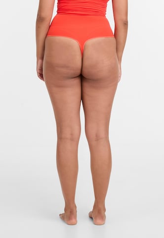 Lykkeland Atelier Shaping slip 'Second Skin' in Red
