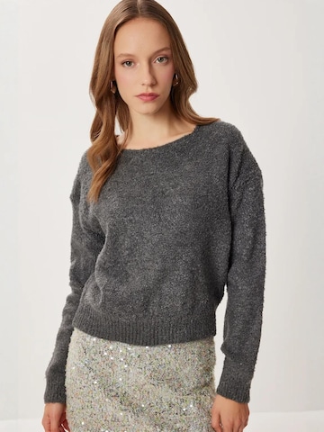 Happiness İstanbul Sweater in Grey: front