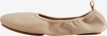 MANGO Ballerinasko i beige: forside