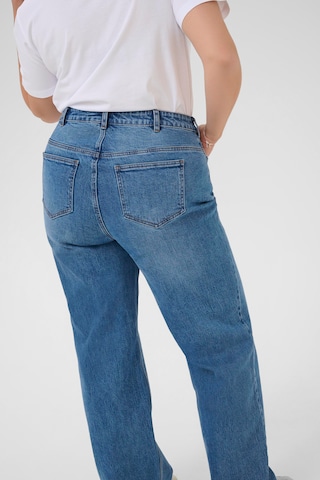 KAFFE CURVE Flared Jeans 'KCleoana' in Blauw