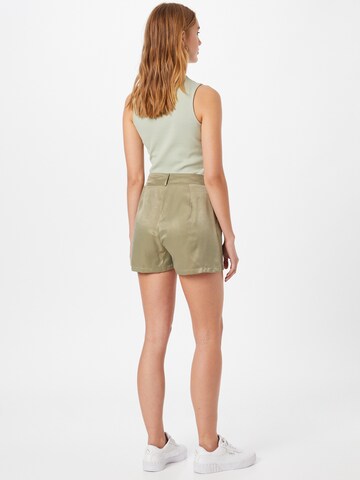 CLUB L LONDON Regular Pleat-Front Pants in Green