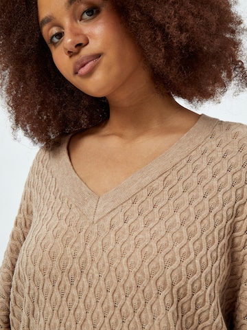 Pullover 'Rosalia' di Peppercorn in beige