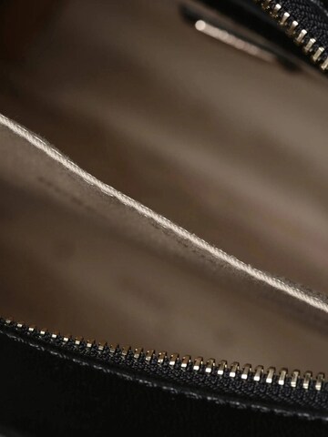 GUESS Handtas 'Adam Convertible Xbo' in Zwart