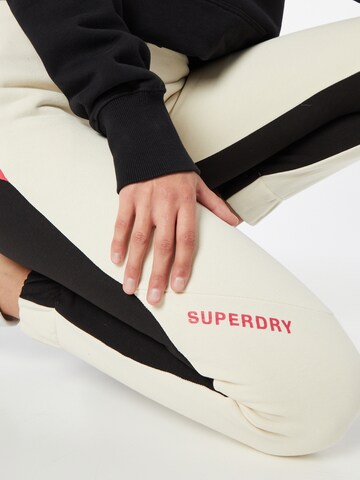 Superdry - Tapered Calças de desporto 'Train Core' em branco