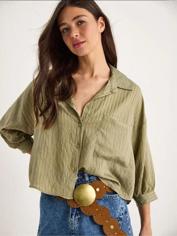 Bianco Lucci Blouse in Green: front