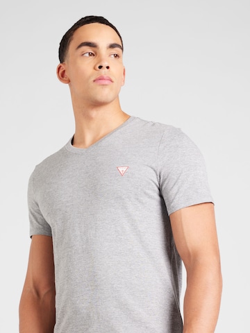 T-Shirt GUESS en gris