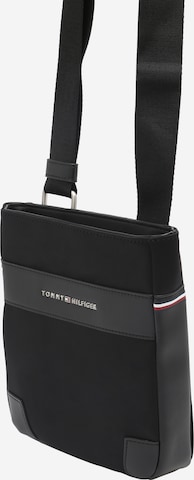 TOMMY HILFIGER - Bolso de hombro en negro: frente