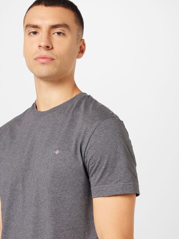 GANT T-shirt i grå