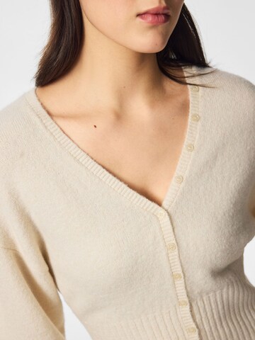 Cardigan 'PCSally' PIECES en beige