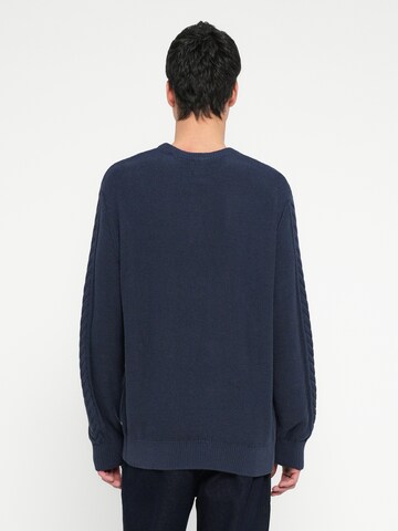 GAP Sweater in Blue: back