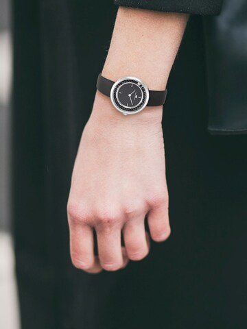 Rhodenwald & Söhne Analog Watch in Black: front