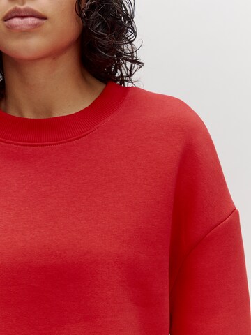 EDITED Sweatshirt 'Maxie' in Rood