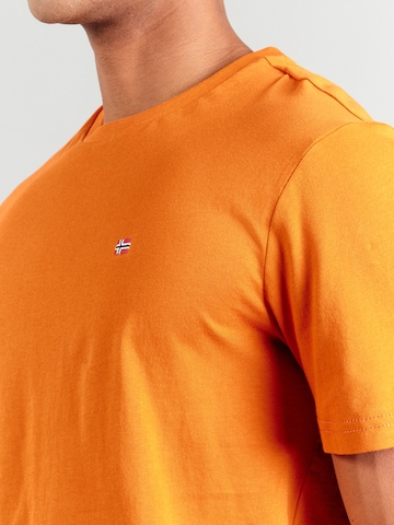 Tricou 'SALIS' de la NAPAPIJRI pe portocaliu