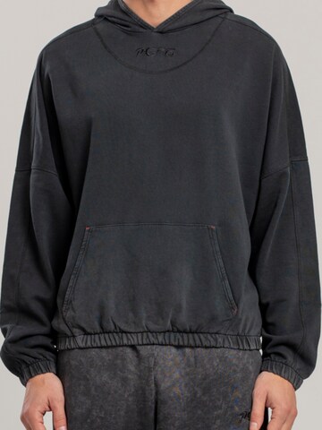This is PCFG Sweatshirt in Schwarz