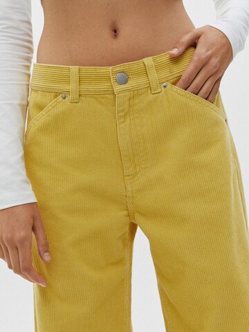 Wide leg Pantaloni de la Pull&Bear pe galben