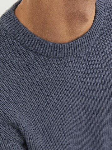 R.D.D. ROYAL DENIM DIVISION Sweater in Blue