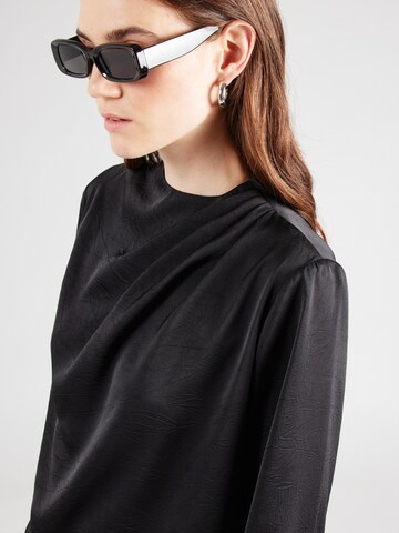 YAS - Blusa 'YASCAPELA' em preto