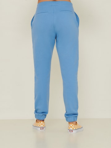 Coupe slim Pantalon 'Tara' ABOUT YOU x Sofia Tsakiridou en bleu