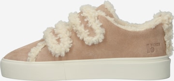 Baskets basses 'EL296' BLACKSTONE en beige : devant