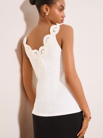 Lipsy Top in Weiß