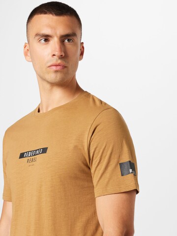 Coupe regular T-Shirt 'Guti' Redefined Rebel en beige
