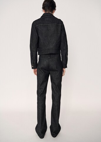 MANGO Flared Jeans 'June' in Schwarz