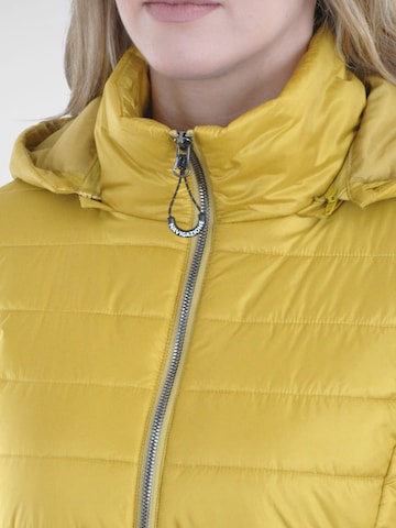 Navigazione Between-Seasons Coat in Yellow