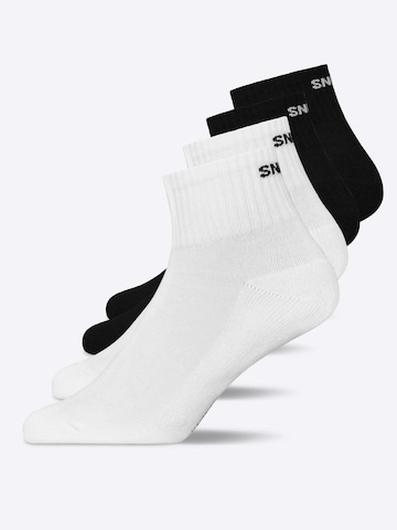 SNOCKS Ankle Socks in Black: front
