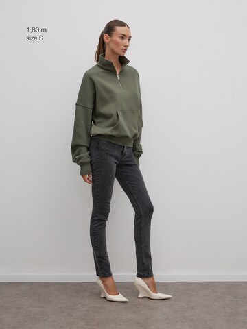 RÆRE by Lorena Rae Sweatshirt in Green