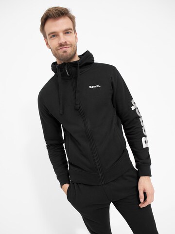 BENCH Sweatshirt 'Maslow' in Schwarz: predná strana