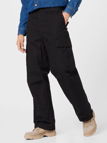 Tommy Jeans Regularen Kargo hlače 'Aiden' | črna barva: sprednja stran