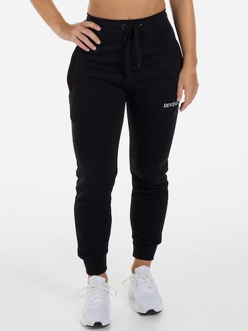 Divina Tapered Housut 'Comfy' värissä musta: etupuoli