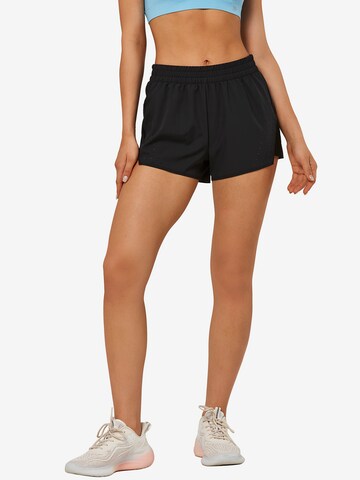 Yvette Sports Regular Shorts 'Yumi' in Schwarz: predná strana