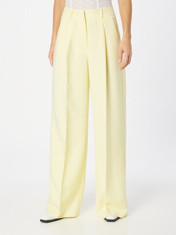 Nasty Gal Wide leg Pleated Pants 'Tracy' in Yellow: front