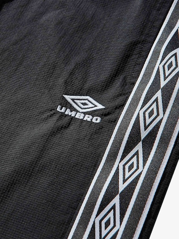 UMBRO Loosefit Shorts in Schwarz
