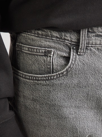 QS - Regular Calças de ganga em cinzento